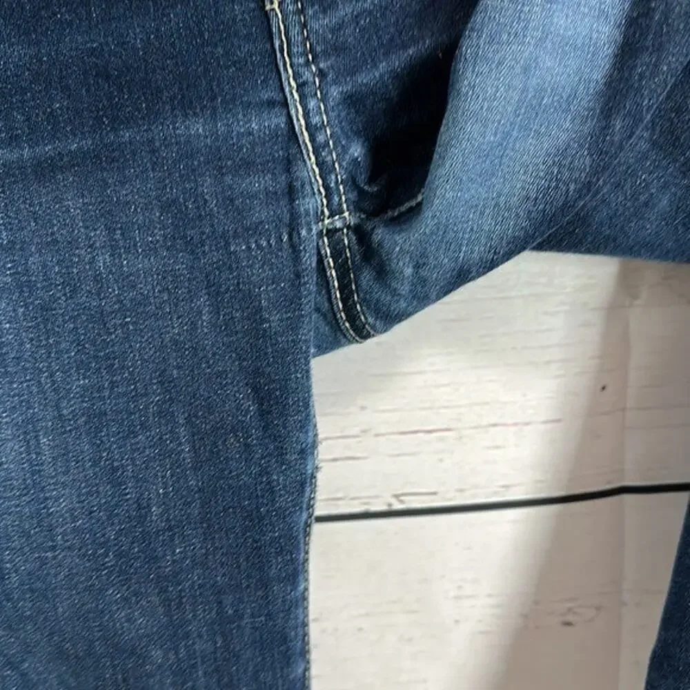 Levis Jeans Womens 27 Blue Skinny Dark Wash‎ Slimming Stretch Casual Minimalist